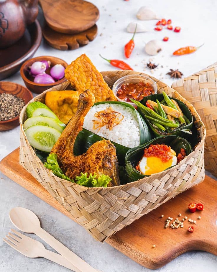 Nasi Box Ayam Goreng Komplit	